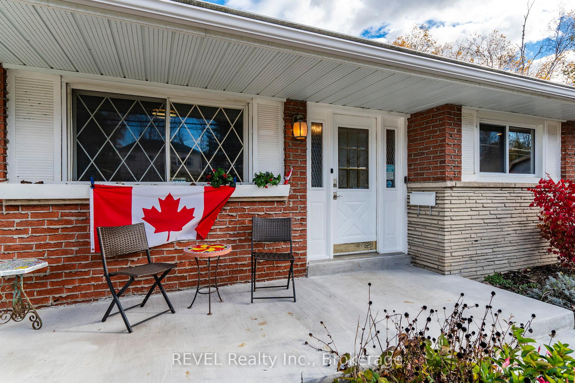 Photo 3 of 635 William Street, Midland — HOMEH