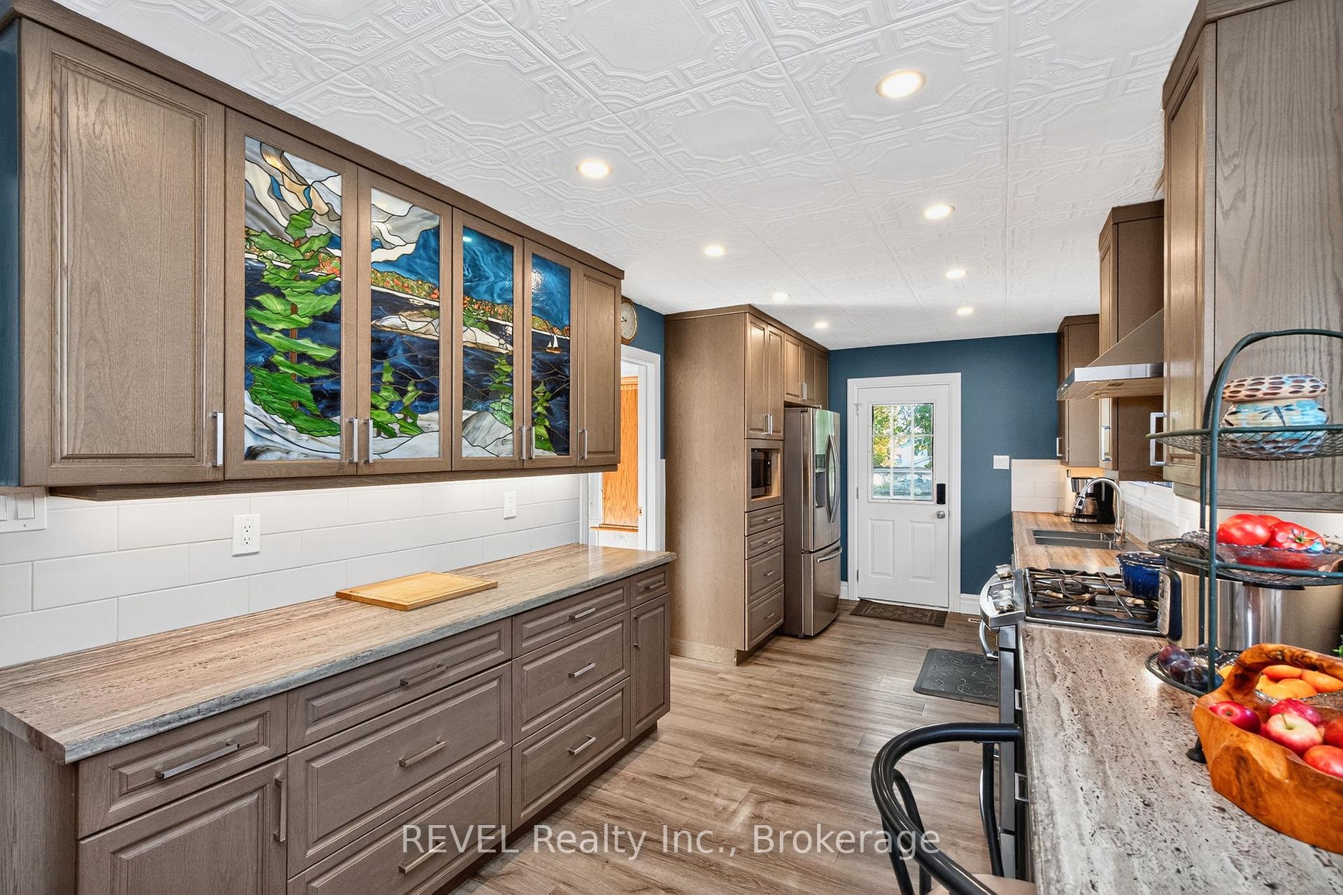 Photo 7 of 635 William Street, Midland — HOMEH