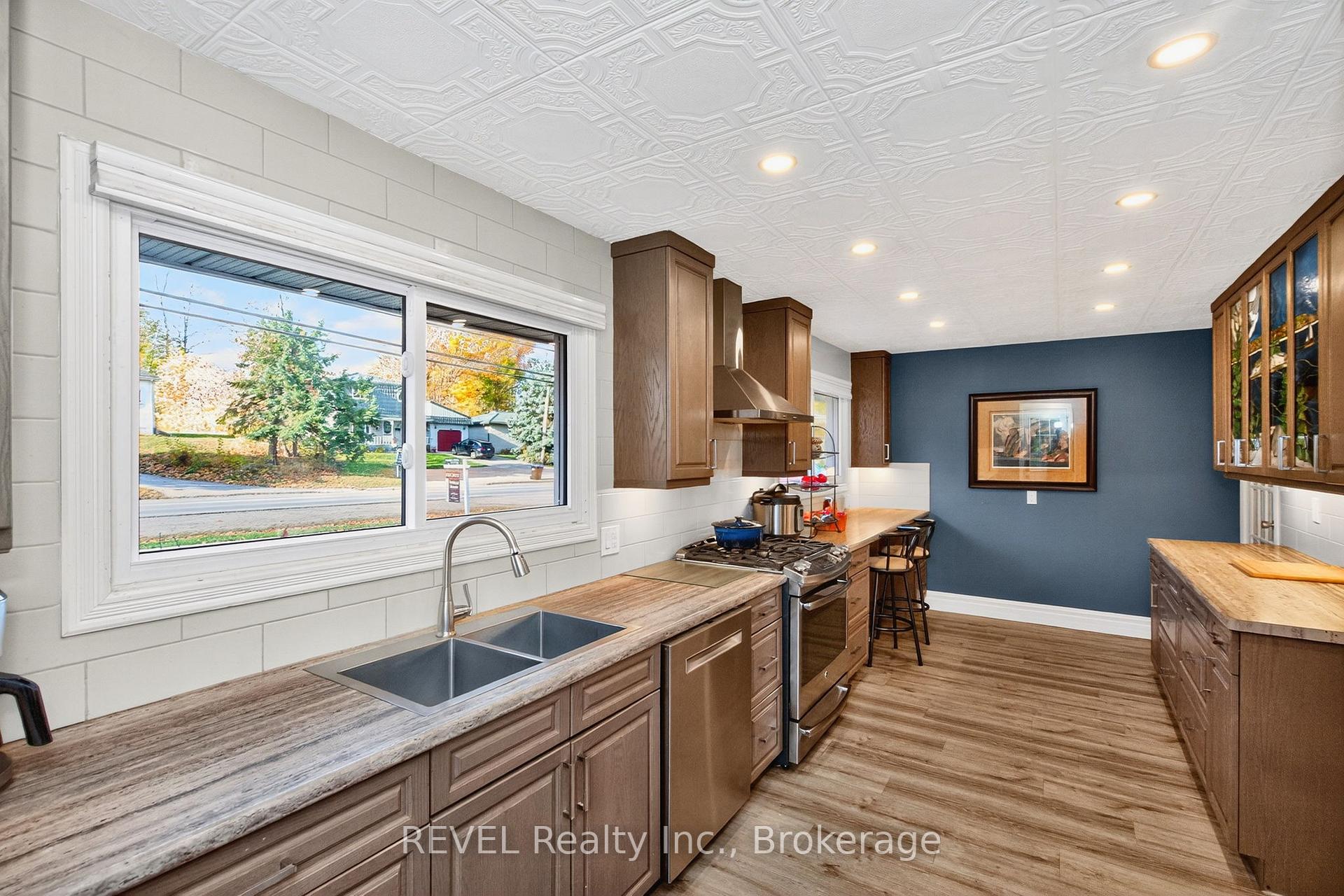 Photo 9 of 635 William Street, Midland — HOMEH