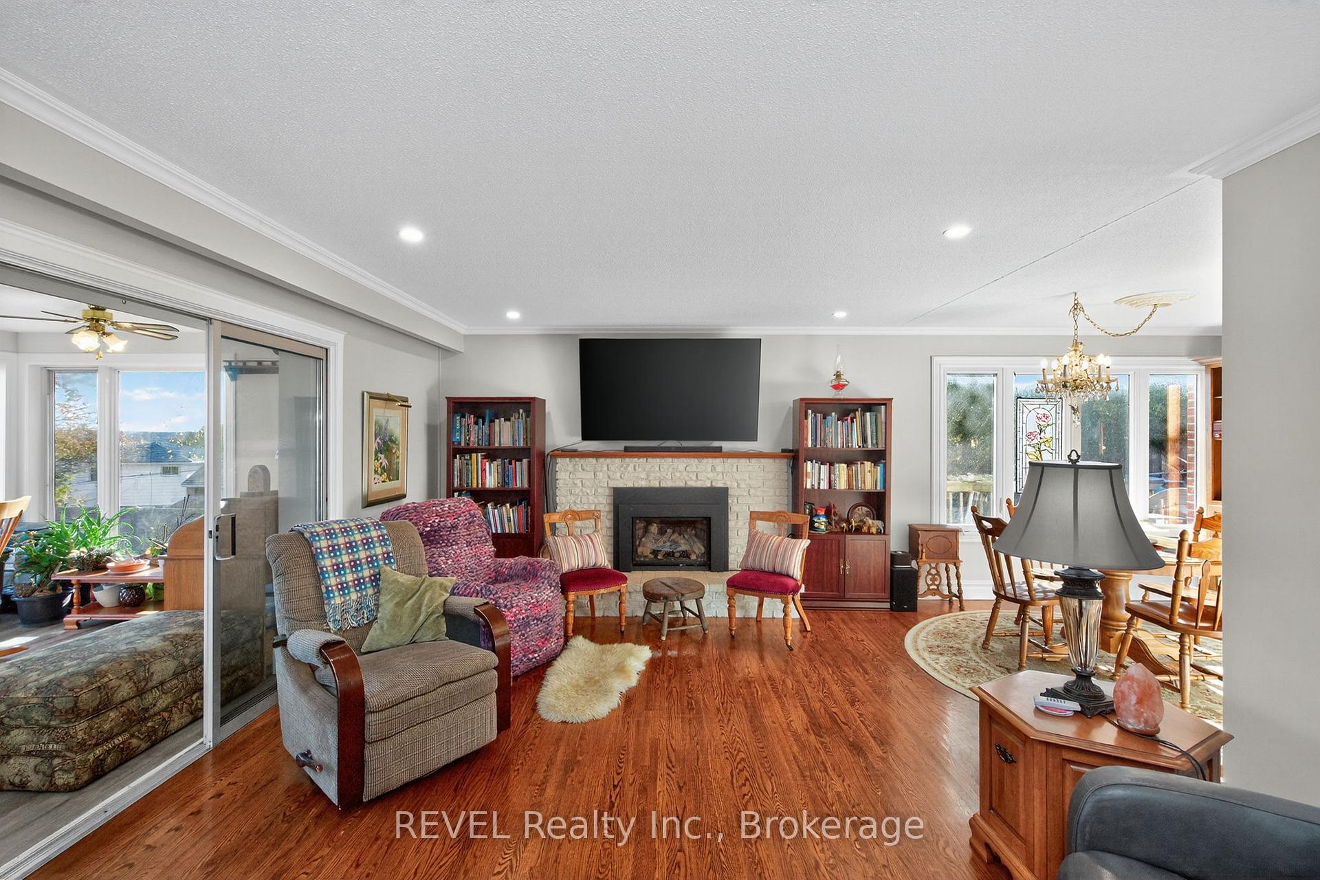 Photo 14 of 635 William Street, Midland — HOMEH