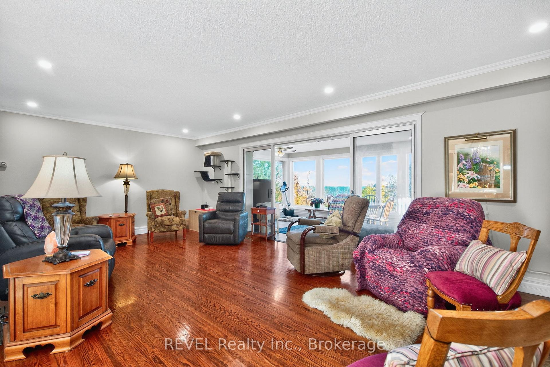 Photo 15 of 635 William Street, Midland — HOMEH