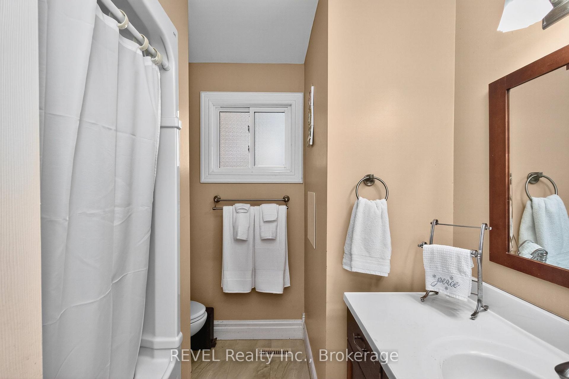 Photo 29 of 635 William Street, Midland — HOMEH
