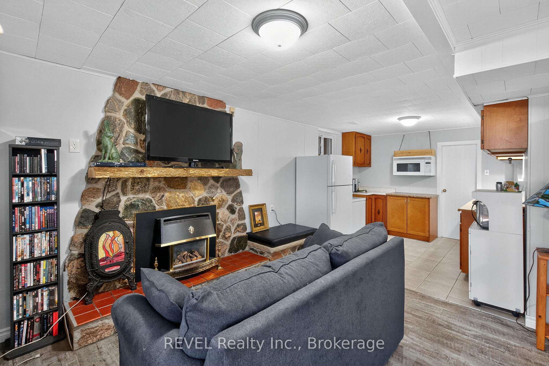 Photo 32 of 635 William Street, Midland — HOMEH