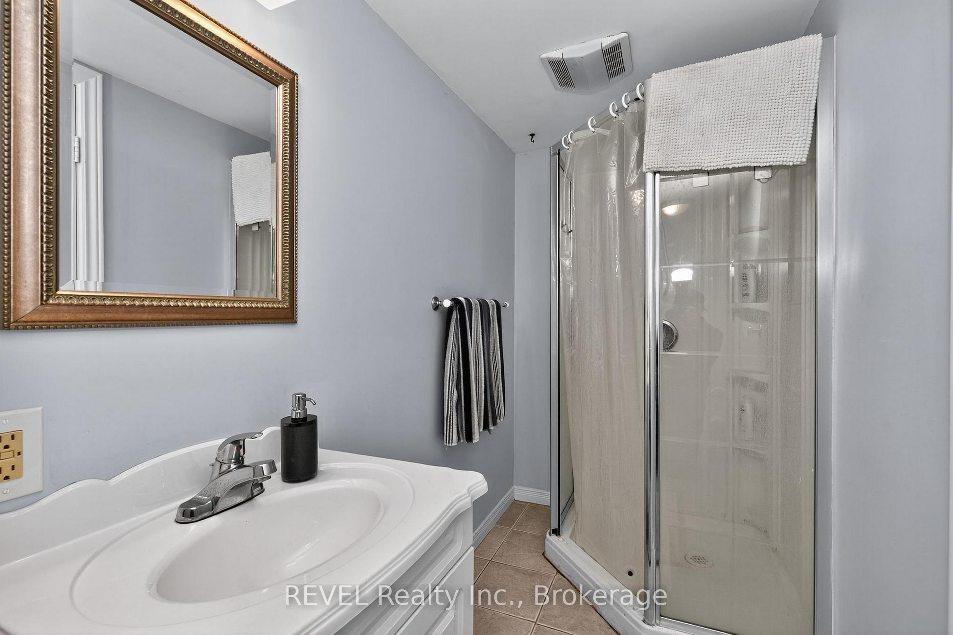 Photo 33 of 635 William Street, Midland — HOMEH