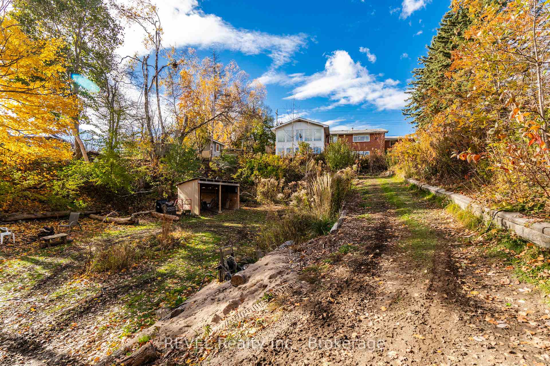 Photo 41 of 635 William Street, Midland — HOMEH