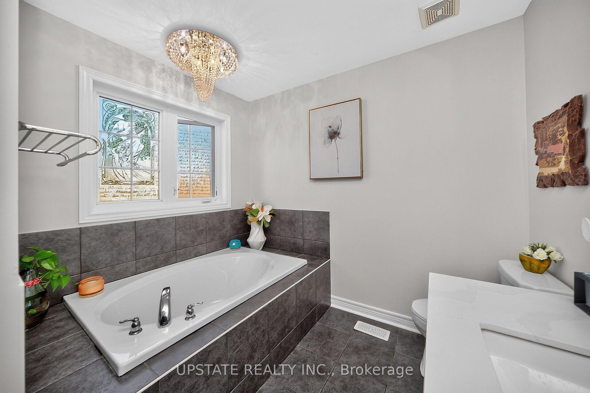Photo 19 of 13 Timbercove Road, Brampton, Credit Valley — HOMEH