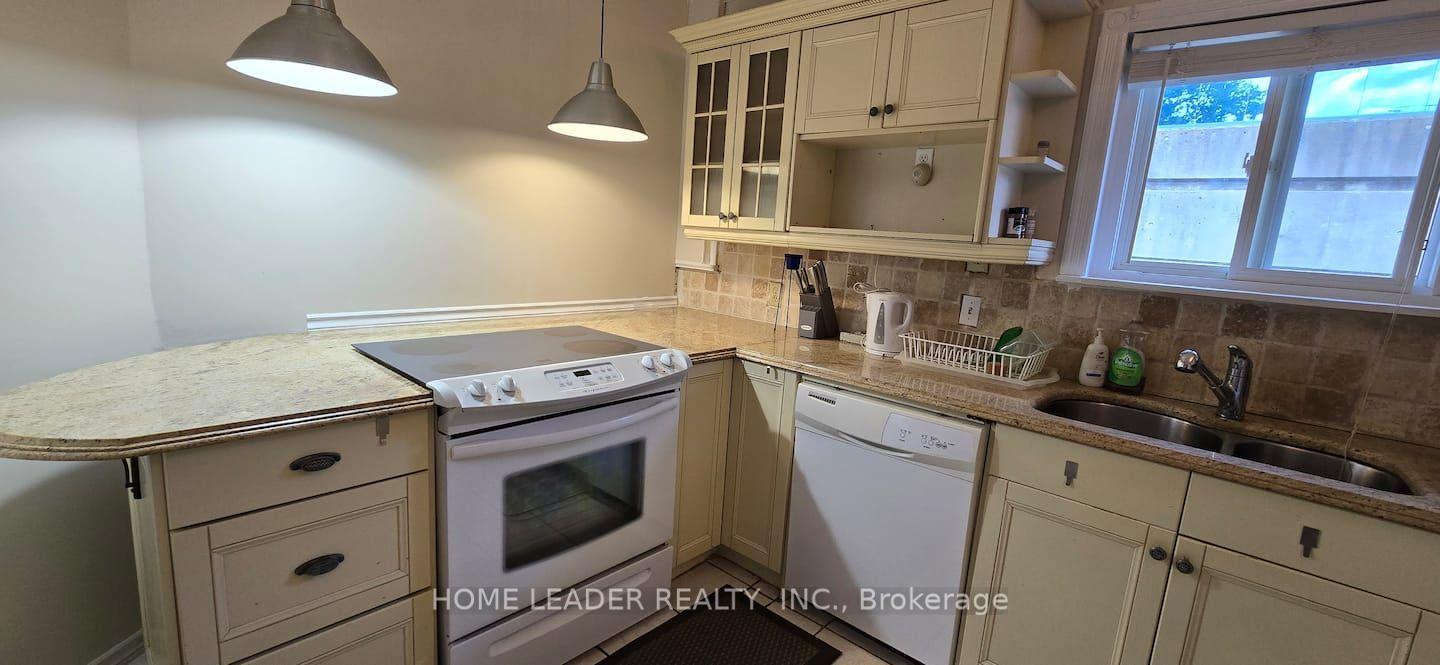 Photo 6 of 21 Franklin Avenue, North York, Lansing-Westgate — HOMEH