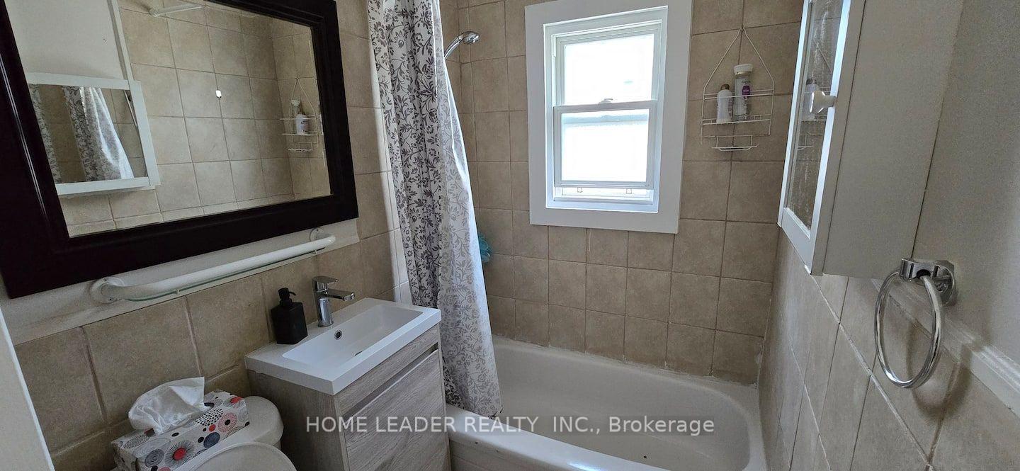Photo 15 of 21 Franklin Avenue, North York, Lansing-Westgate — HOMEH