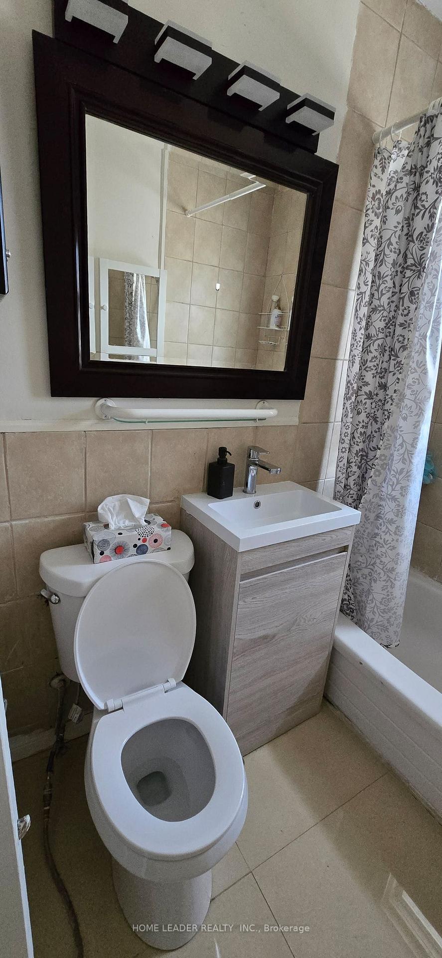 Photo 16 of 21 Franklin Avenue, North York, Lansing-Westgate — HOMEH