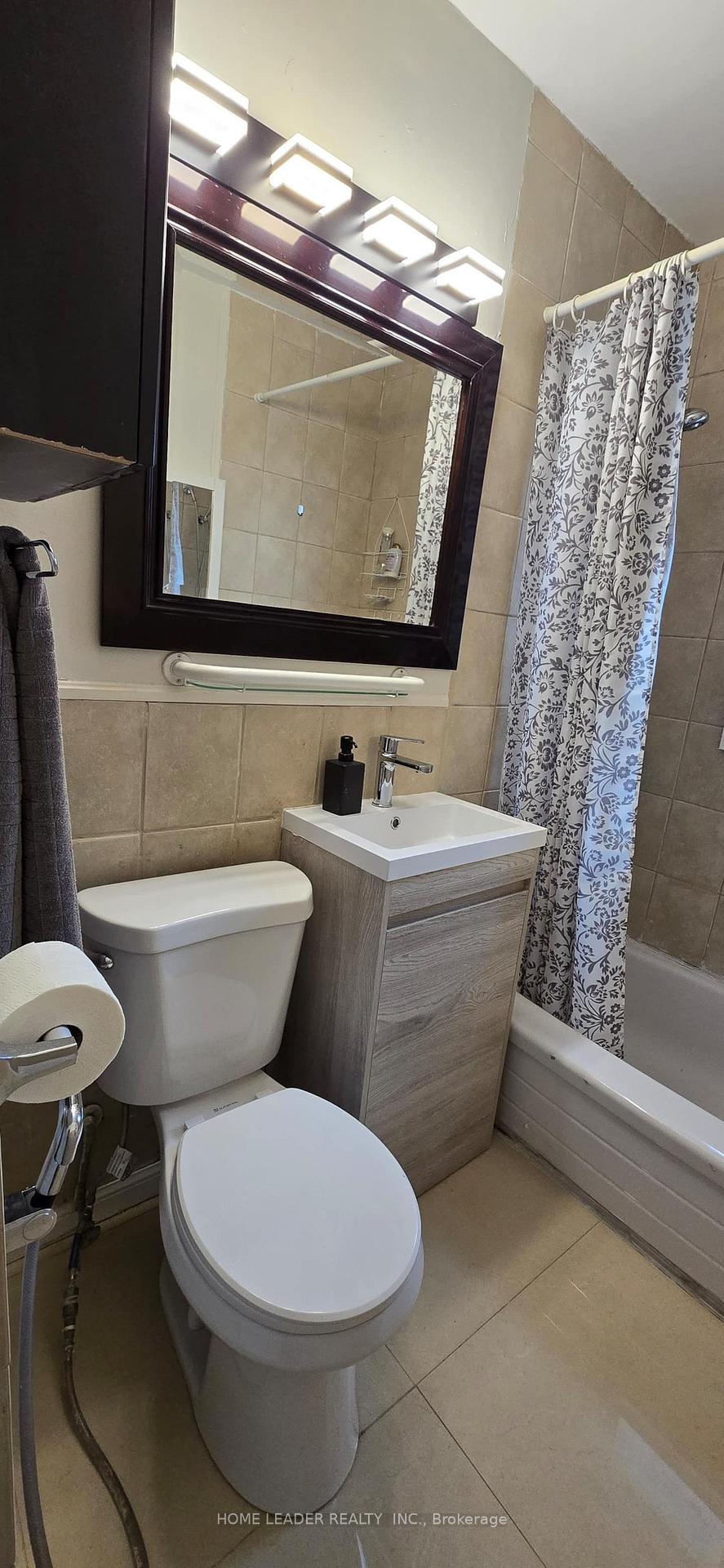 Photo 17 of 21 Franklin Avenue, North York, Lansing-Westgate — HOMEH