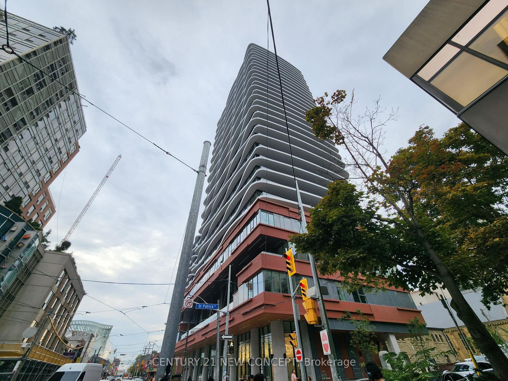 Front of Unit 703, 280 Dundas Street W