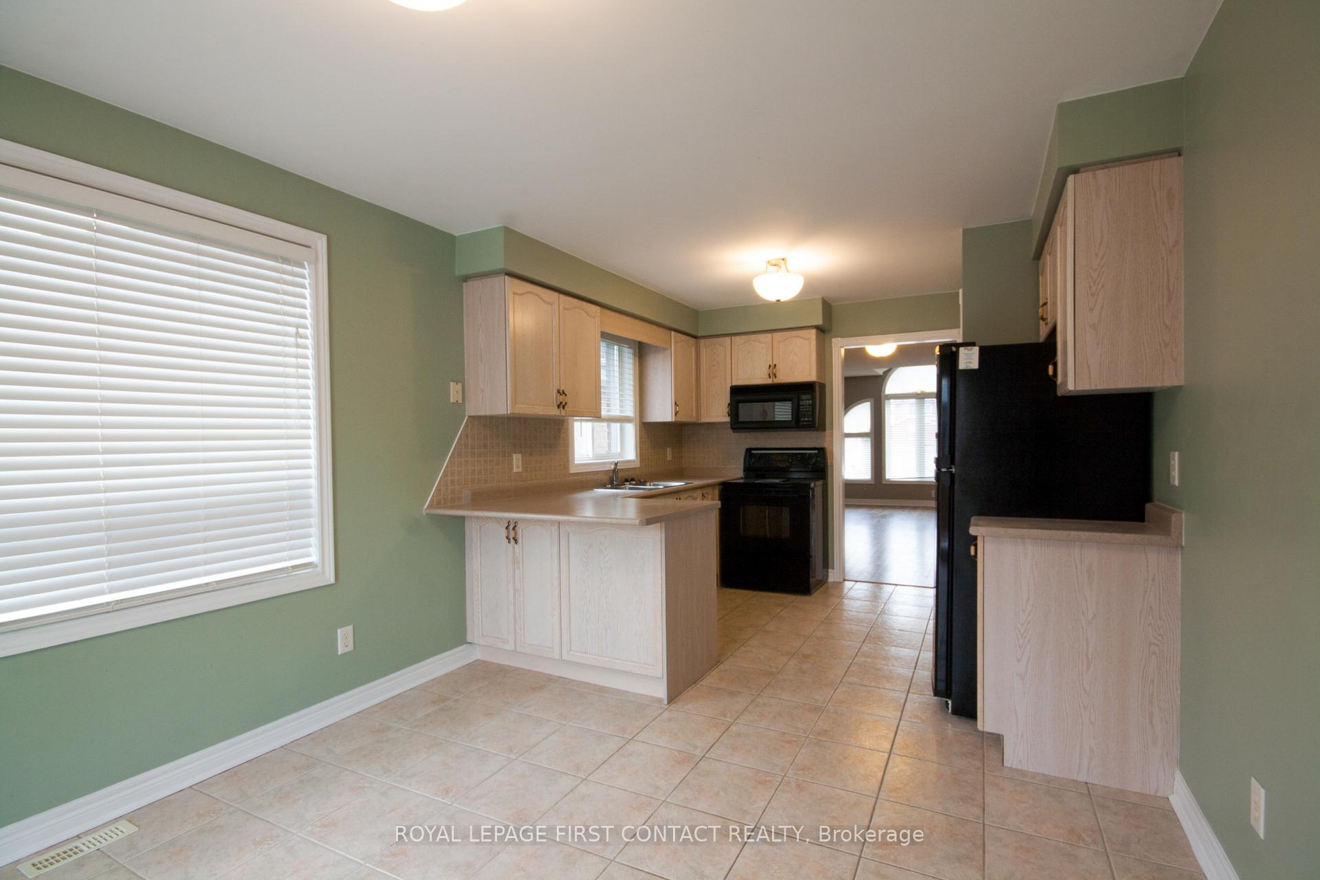 Photo 6 of Unit Upper, 238 Wessenger Drive, Barrie, Holly — HOMEH
