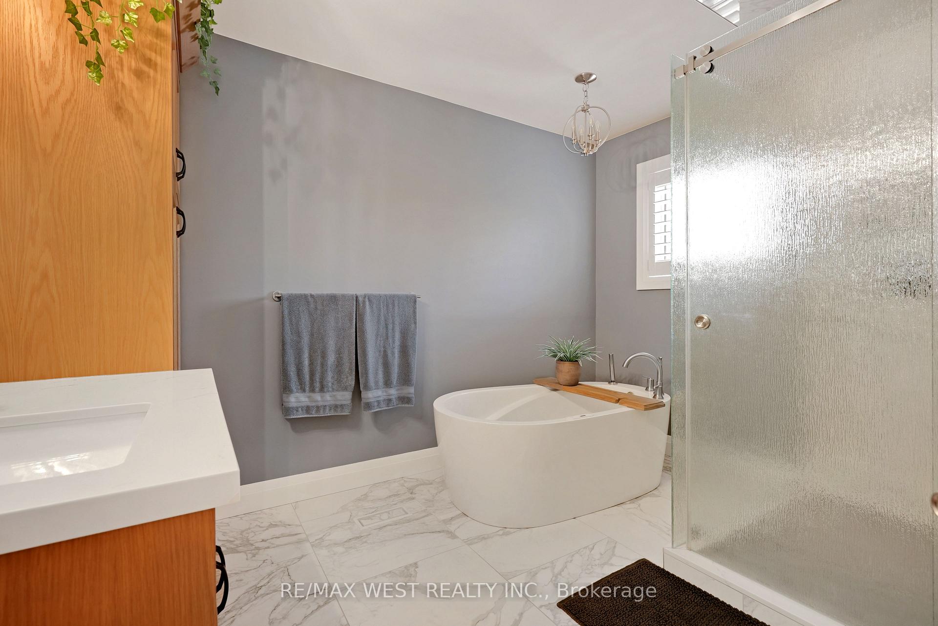 Photo 11 of 303 Tupper Boulevard, New Tecumseth, Alliston — HOMEH
