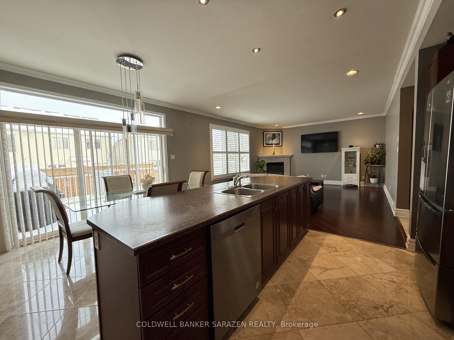 Photo 5 of 302 Edgemoore Crescent E, Ottawa, Kanata - Morgan's Grant/South March — HOMEH