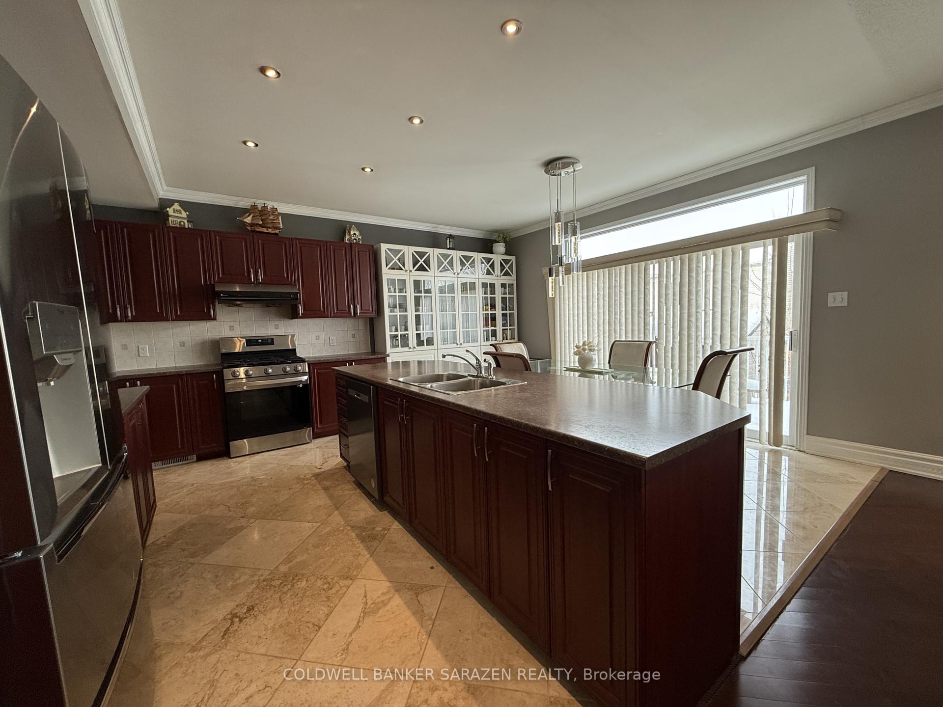 Photo 7 of 302 Edgemoore Crescent E, Ottawa, Kanata - Morgan's Grant/South March — HOMEH