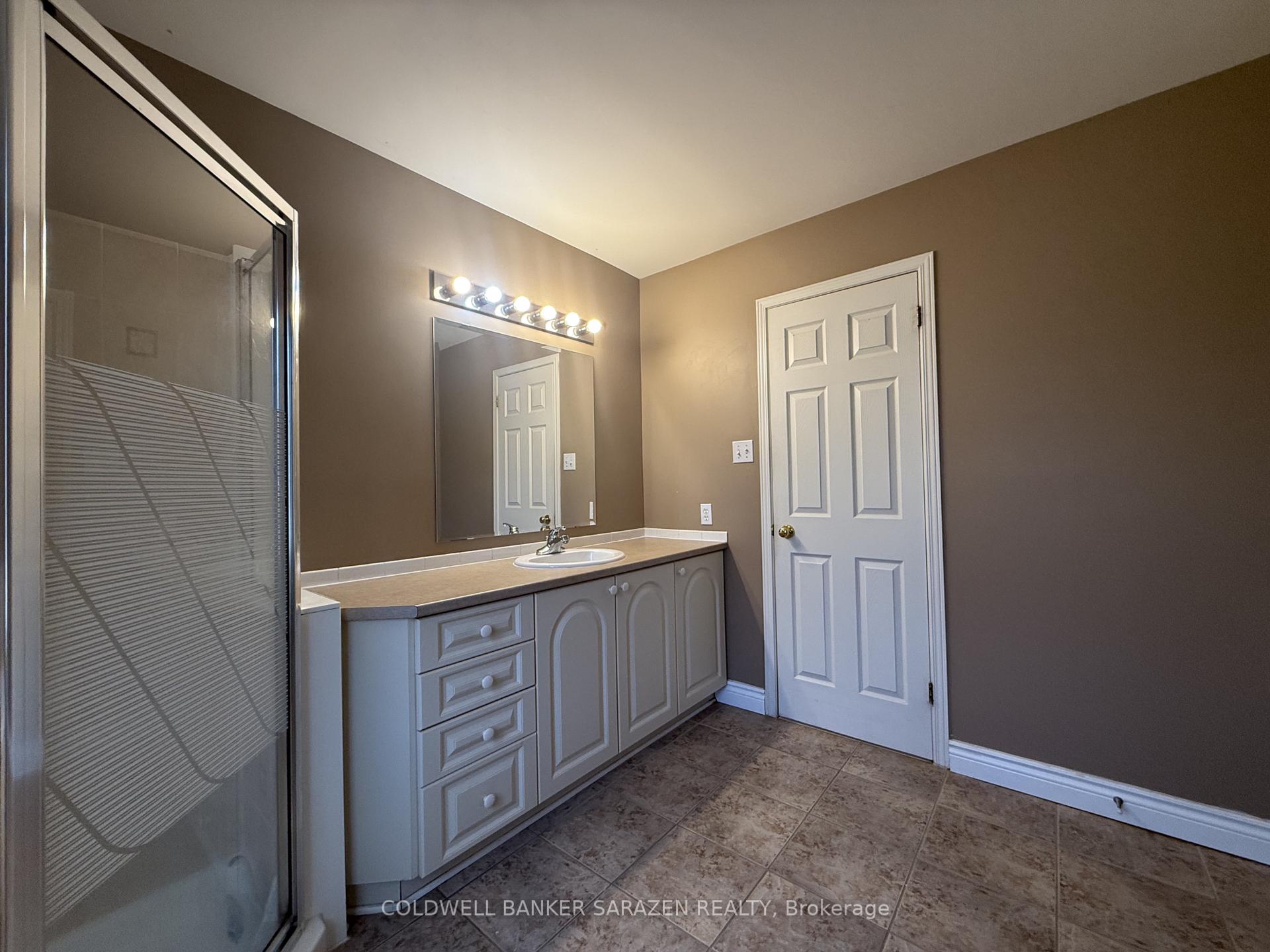 Photo 12 of 302 Edgemoore Crescent E, Ottawa, Kanata - Morgan's Grant/South March — HOMEH
