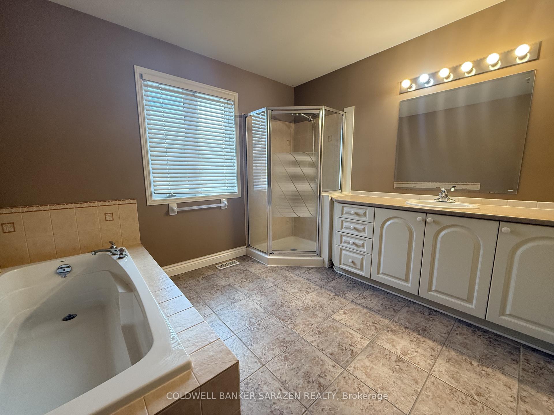 Photo 13 of 302 Edgemoore Crescent E, Ottawa, Kanata - Morgan's Grant/South March — HOMEH