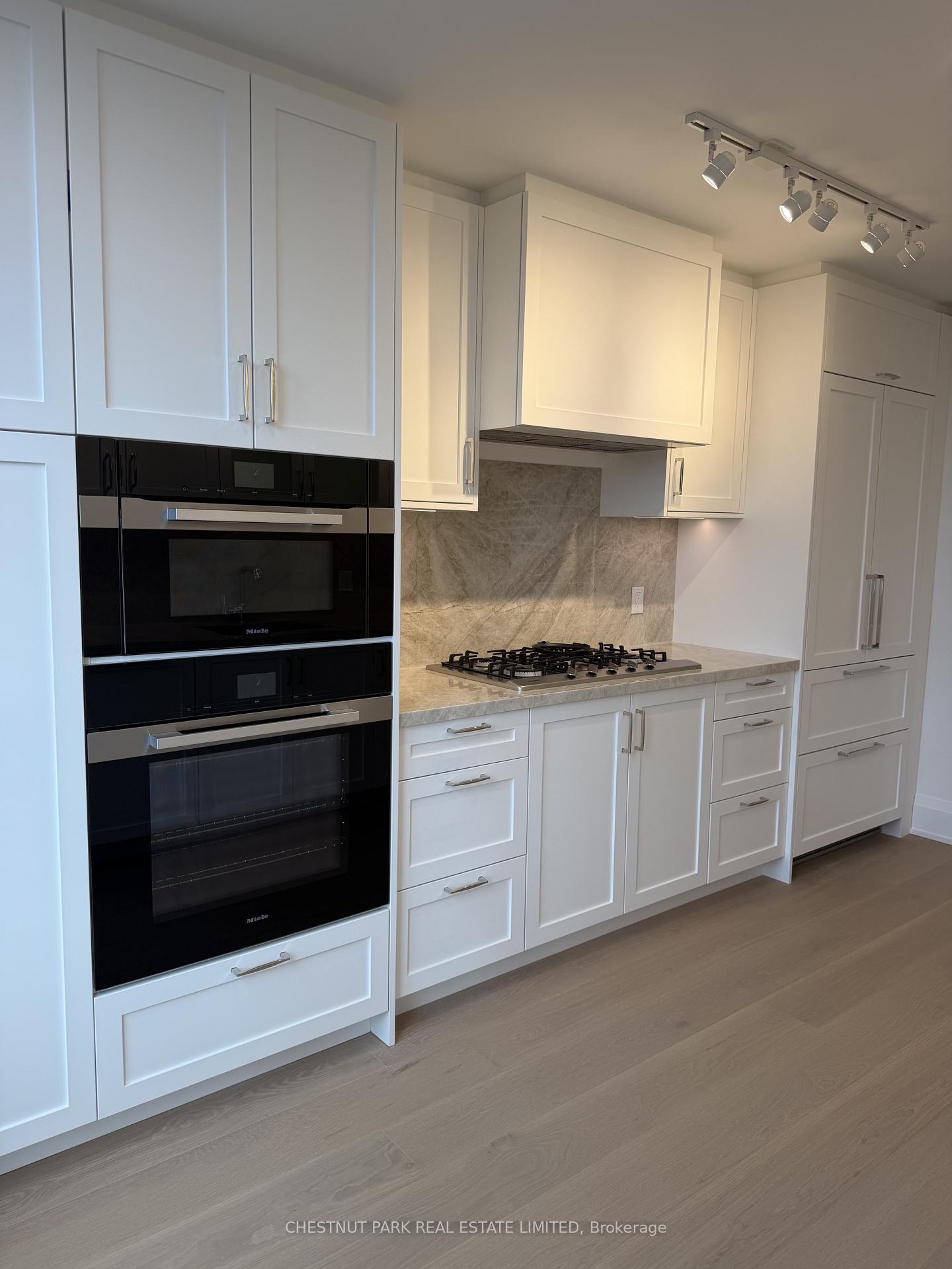 Photo 10 of Unit 708, 505 Glencairn Avenue, Toronto, Englemount-Lawrence — HOMEH