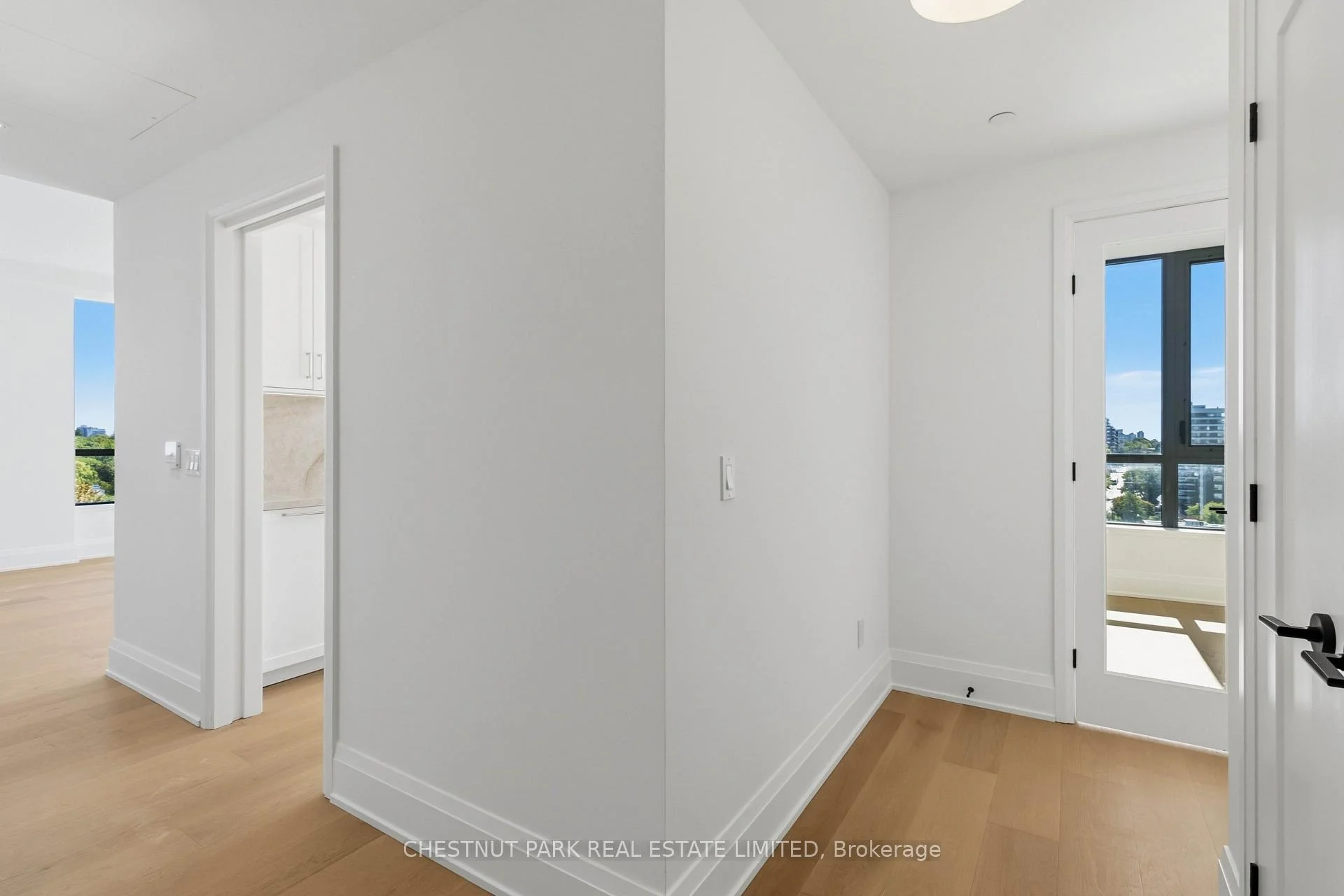 Photo 6 of Unit 708, 505 Glencairn Avenue, Toronto, Englemount-Lawrence — HOMEH