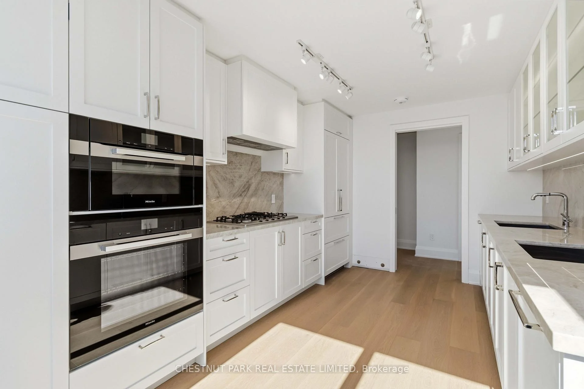 Photo 9 of Unit 708, 505 Glencairn Avenue, Toronto, Englemount-Lawrence — HOMEH