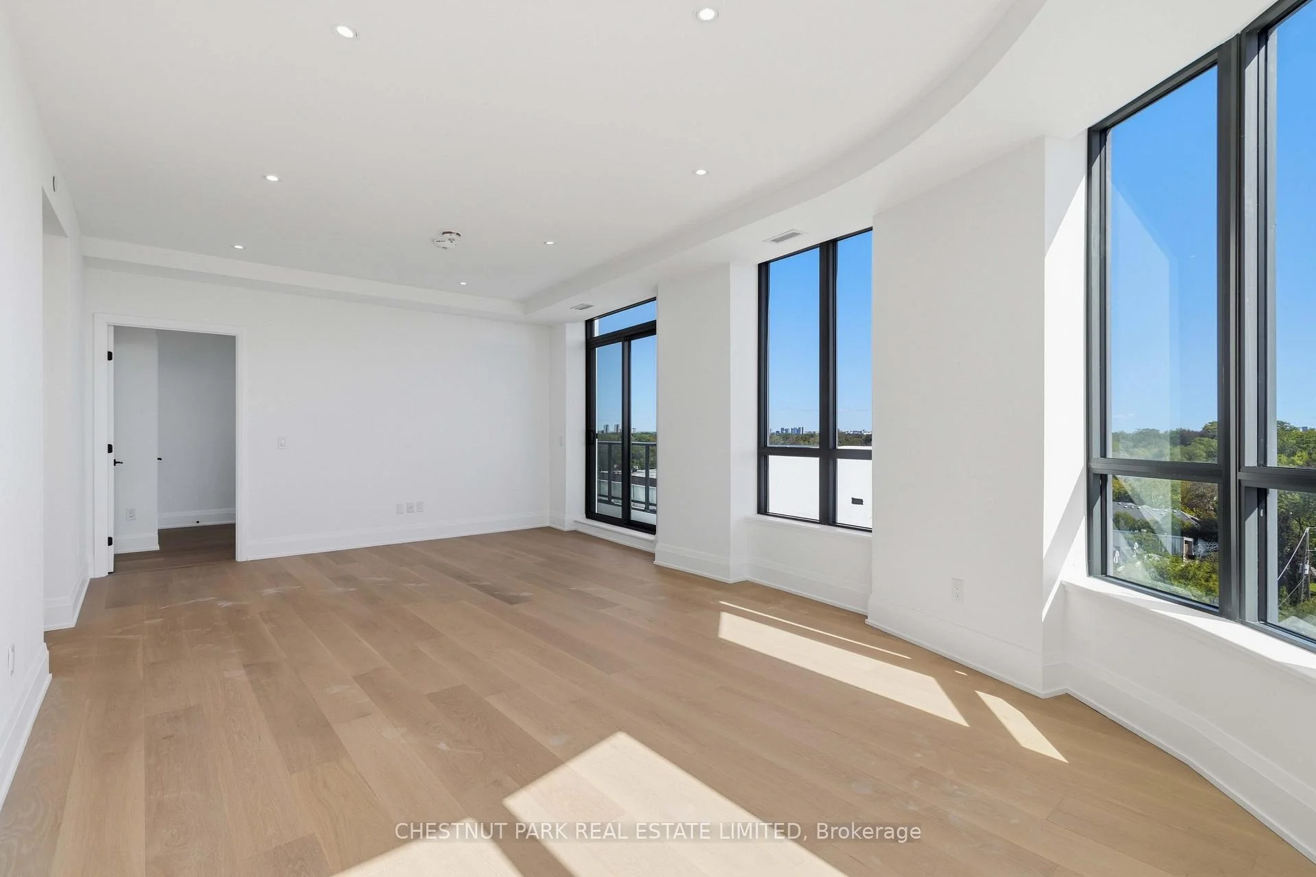 Photo 13 of Unit 708, 505 Glencairn Avenue, Toronto, Englemount-Lawrence — HOMEH