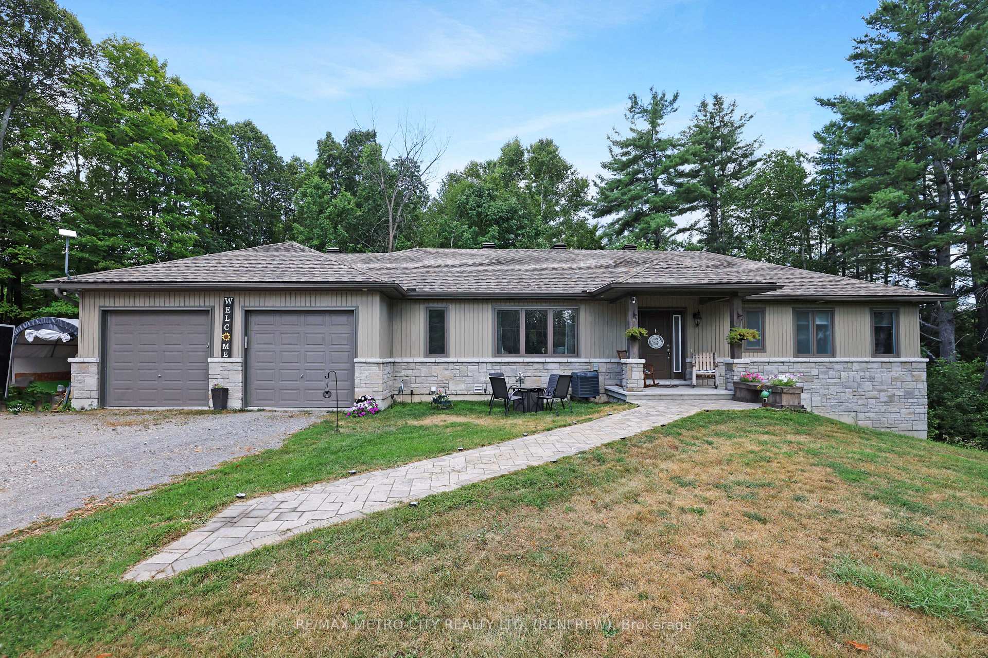 Photo 2 of 2457 Burnstown Road, McNab/Braeside, Mcnab/Braeside Twps — HOMEH