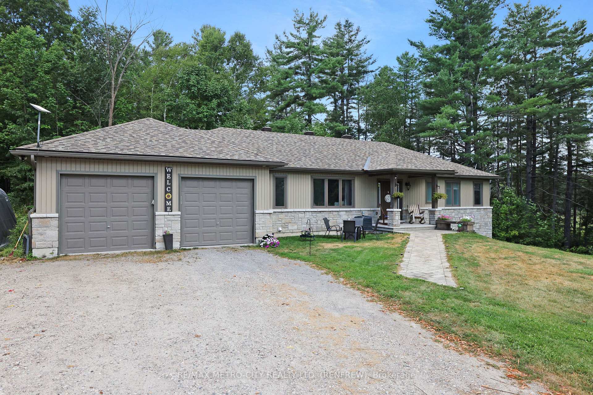 Photo 4 of 2457 Burnstown Road, McNab/Braeside, Mcnab/Braeside Twps — HOMEH