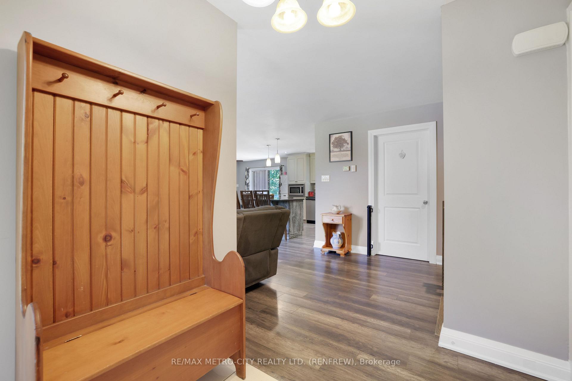 Photo 7 of 2457 Burnstown Road, McNab/Braeside, Mcnab/Braeside Twps — HOMEH