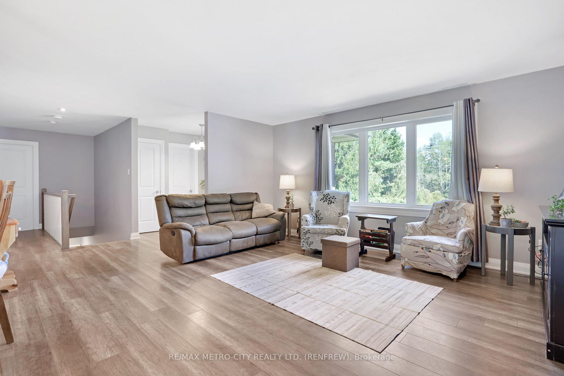 Photo 10 of 2457 Burnstown Road, McNab/Braeside, Mcnab/Braeside Twps — HOMEH