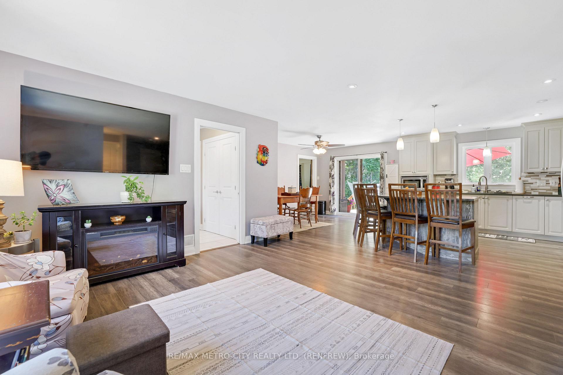 Photo 11 of 2457 Burnstown Road, McNab/Braeside, Mcnab/Braeside Twps — HOMEH