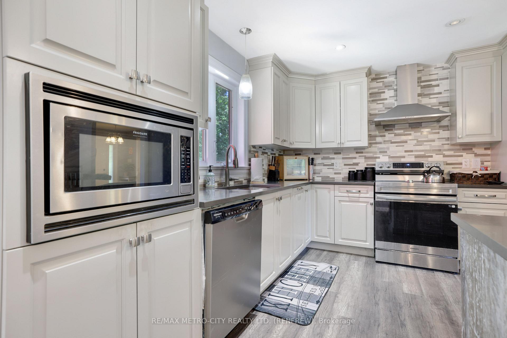 Photo 14 of 2457 Burnstown Road, McNab/Braeside, Mcnab/Braeside Twps — HOMEH