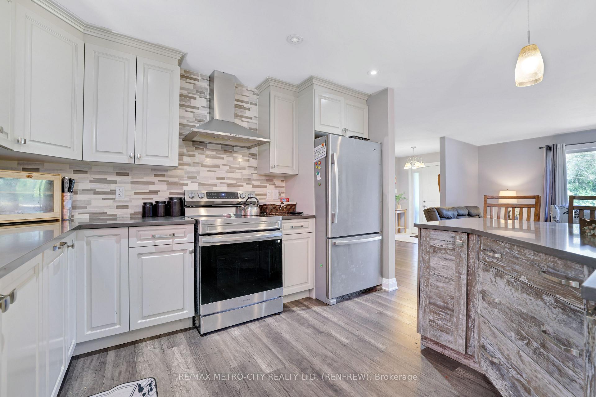 Photo 15 of 2457 Burnstown Road, McNab/Braeside, Mcnab/Braeside Twps — HOMEH