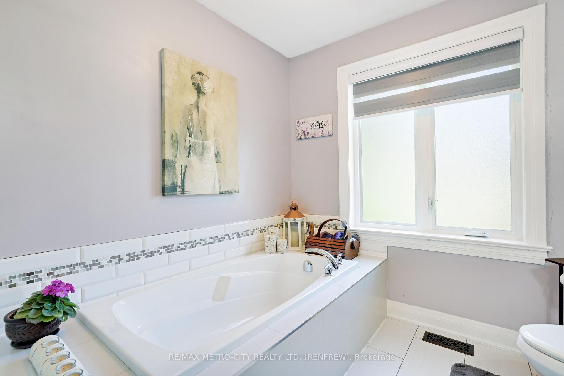 Photo 24 of 2457 Burnstown Road, McNab/Braeside, Mcnab/Braeside Twps — HOMEH