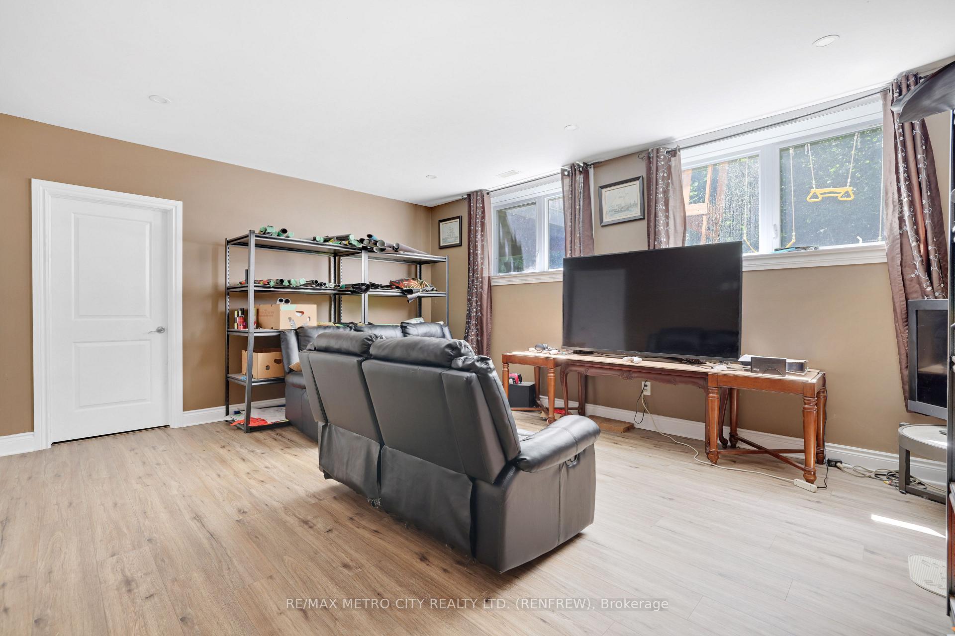 Photo 30 of 2457 Burnstown Road, McNab/Braeside, Mcnab/Braeside Twps — HOMEH