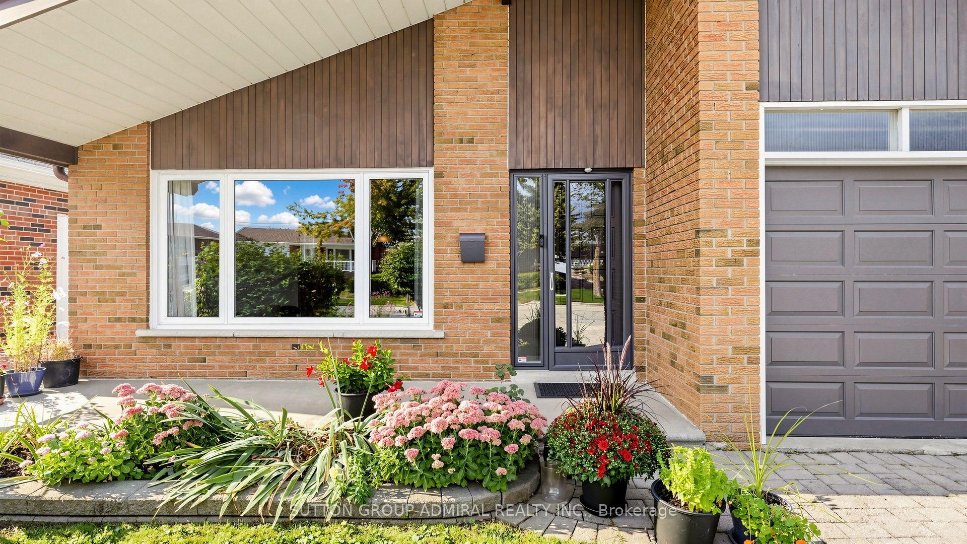 Photo 3 of 27 Warlingham Court, Etobicoke, Eringate-Centennial-West Deane — HOMEH