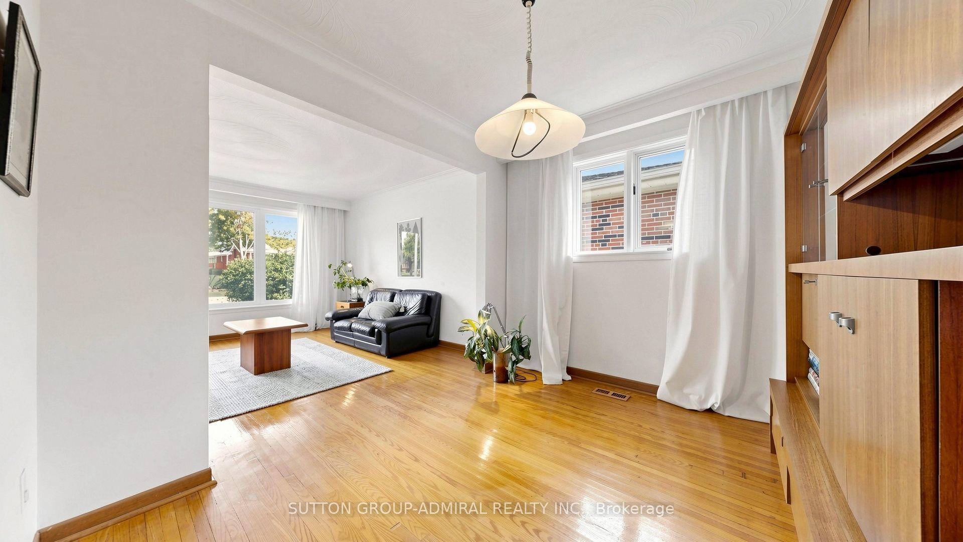 Photo 10 of 27 Warlingham Court, Etobicoke, Eringate-Centennial-West Deane — HOMEH