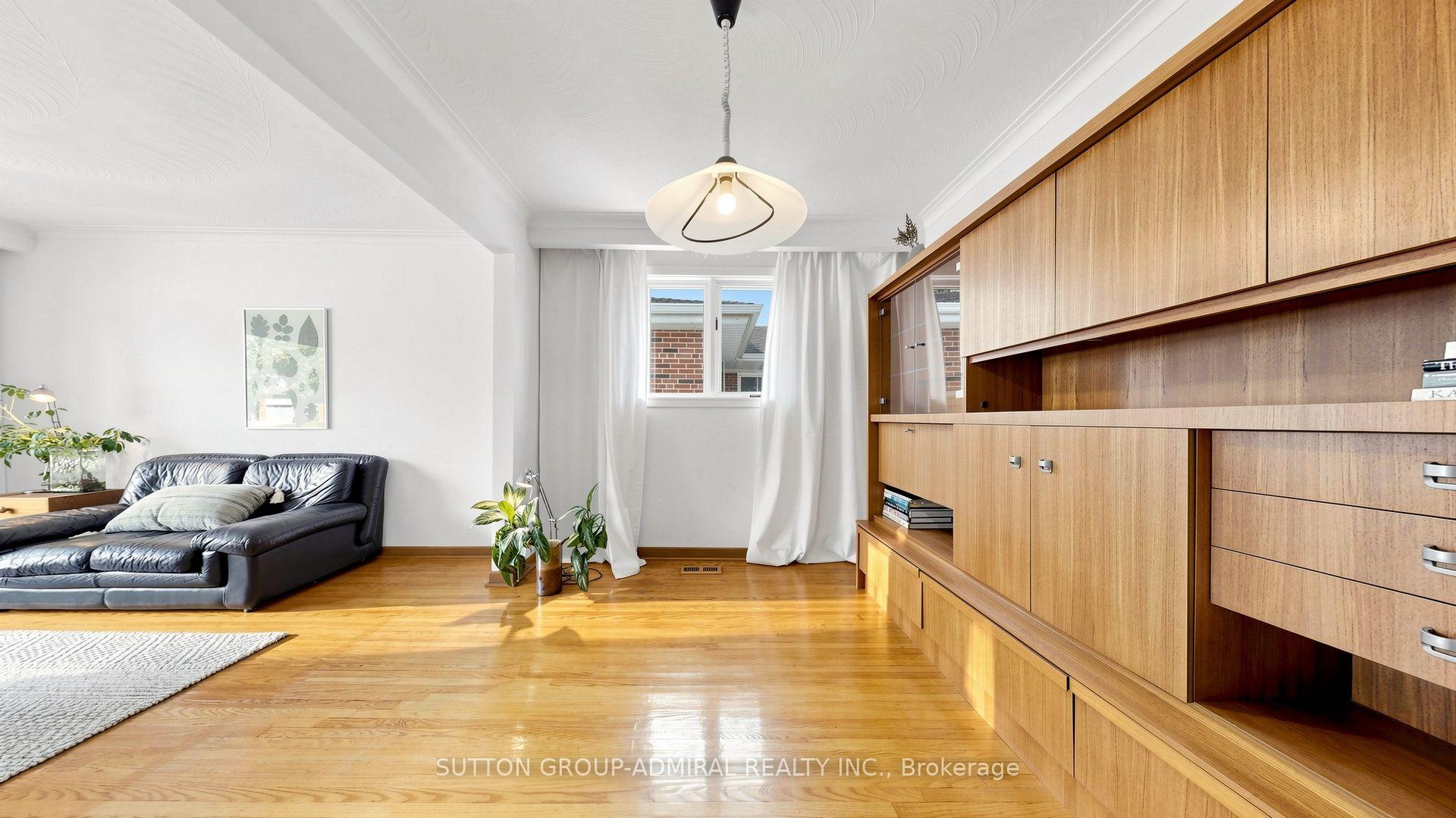 Photo 12 of 27 Warlingham Court, Etobicoke, Eringate-Centennial-West Deane — HOMEH