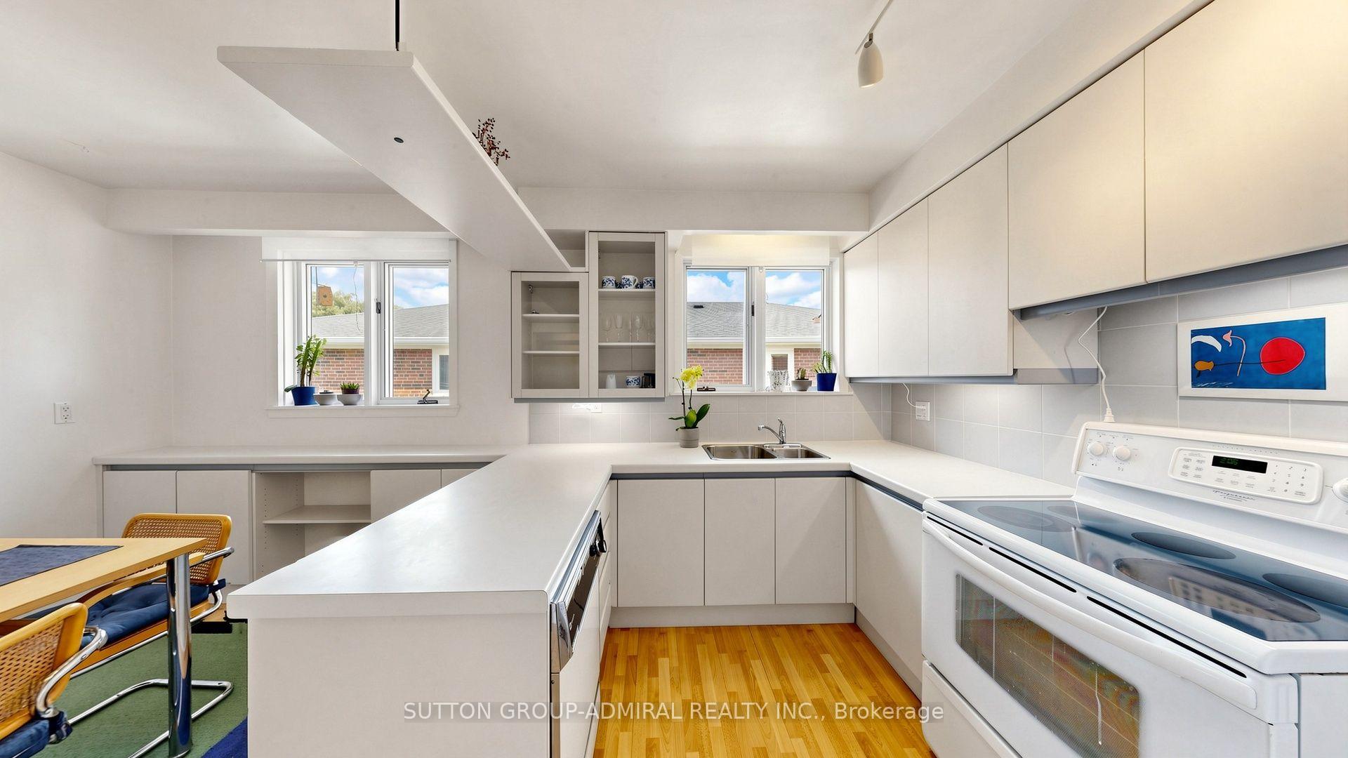 Photo 14 of 27 Warlingham Court, Etobicoke, Eringate-Centennial-West Deane — HOMEH
