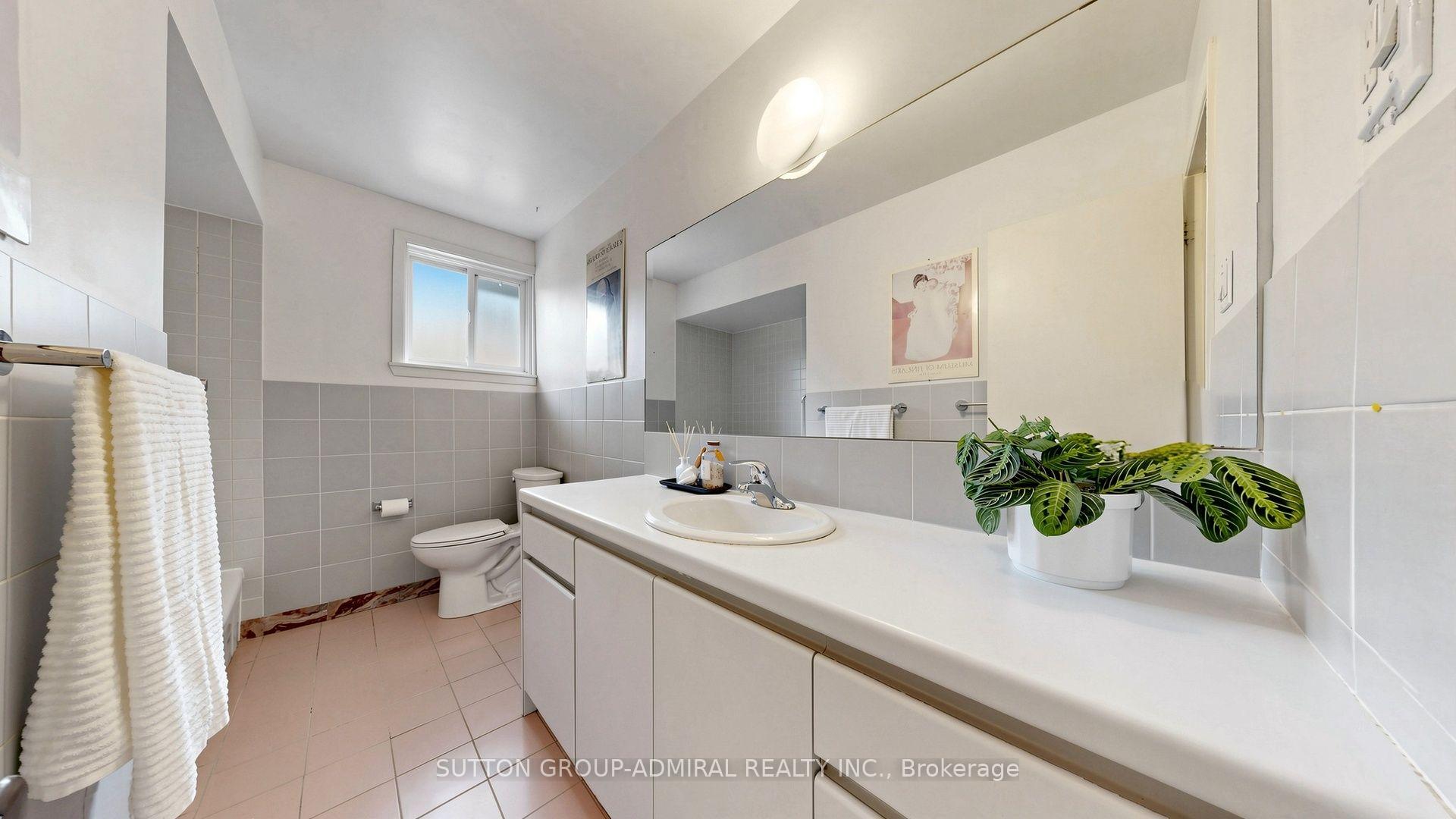 Photo 25 of 27 Warlingham Court, Etobicoke, Eringate-Centennial-West Deane — HOMEH