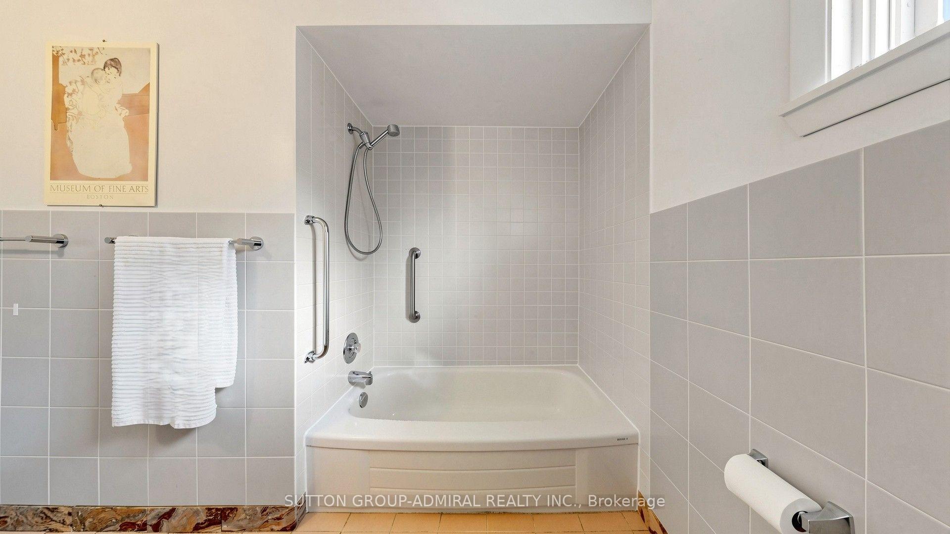 Photo 26 of 27 Warlingham Court, Etobicoke, Eringate-Centennial-West Deane — HOMEH