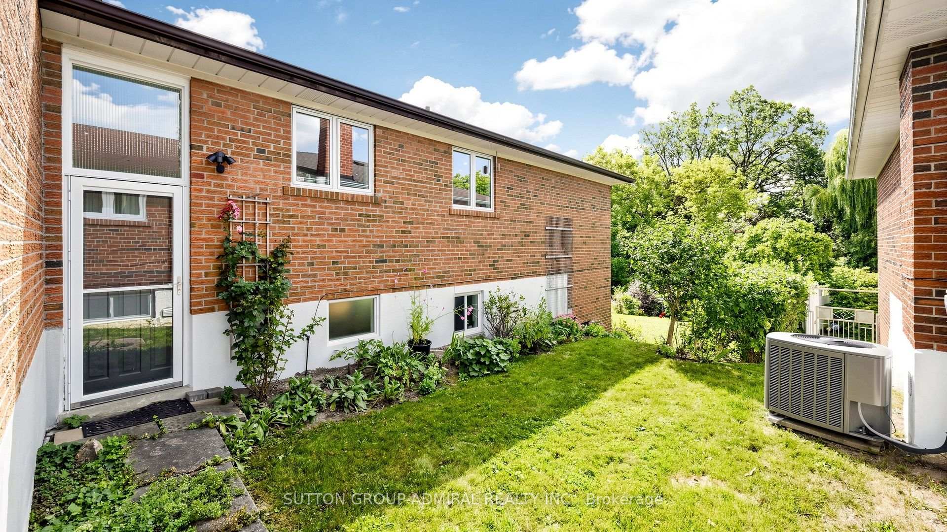 Photo 59 of 27 Warlingham Court, Etobicoke, Eringate-Centennial-West Deane — HOMEH