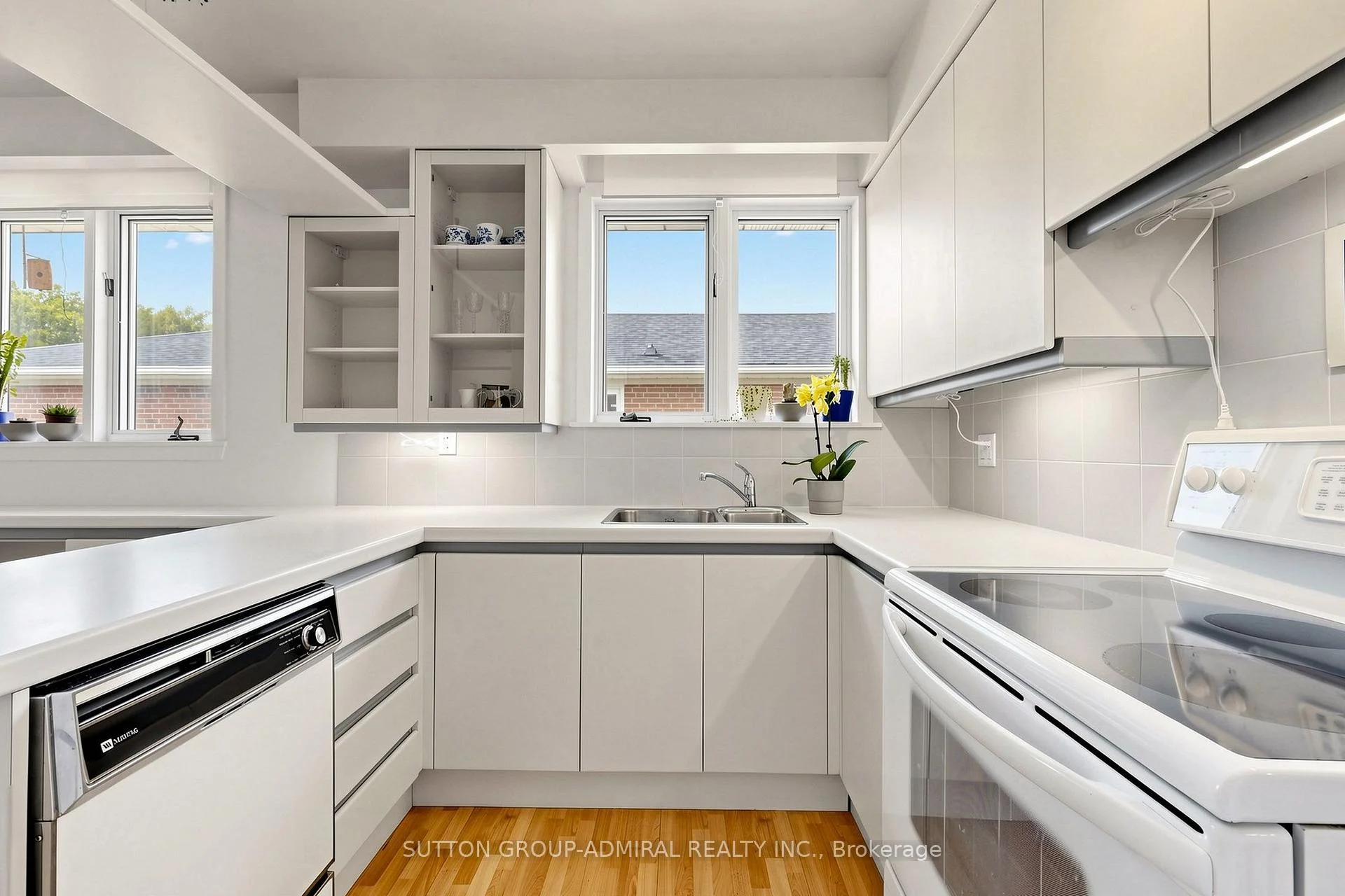 Photo 19 of 27 Warlingham Court, Etobicoke, Eringate-Centennial-West Deane — HOMEH