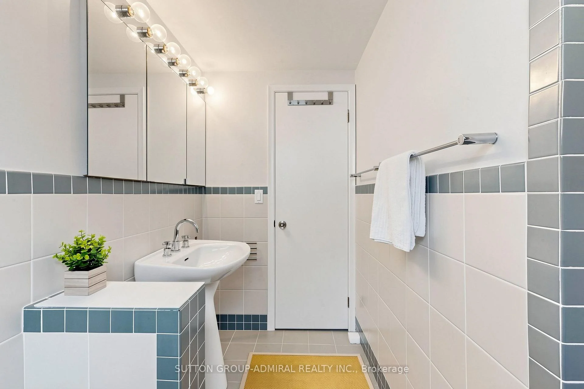 Photo 52 of 27 Warlingham Court, Etobicoke, Eringate-Centennial-West Deane — HOMEH