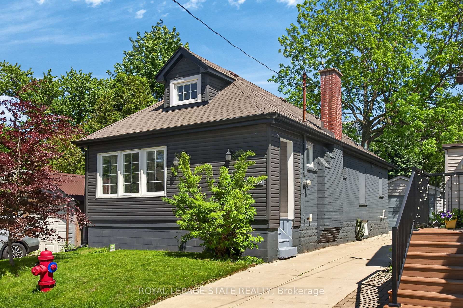 Photo of 219 Hess Street S