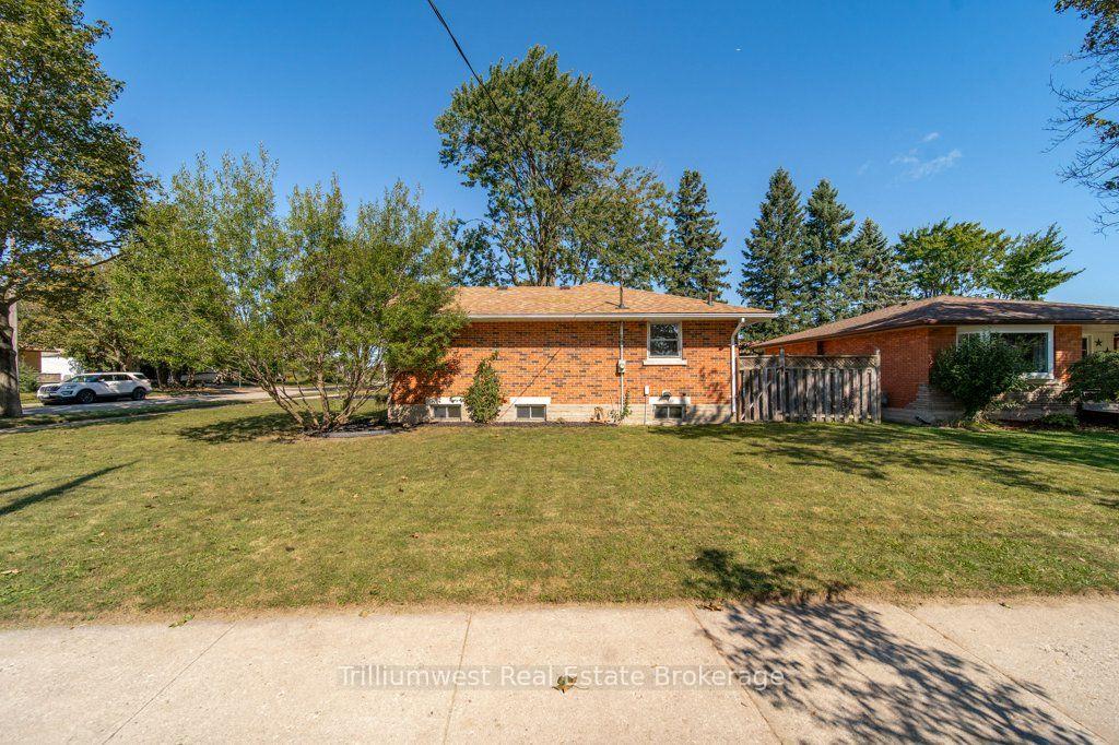 Photo 42 of 18 Maywood Road, Kitchener, Vanier - Kitchener — HOMEH