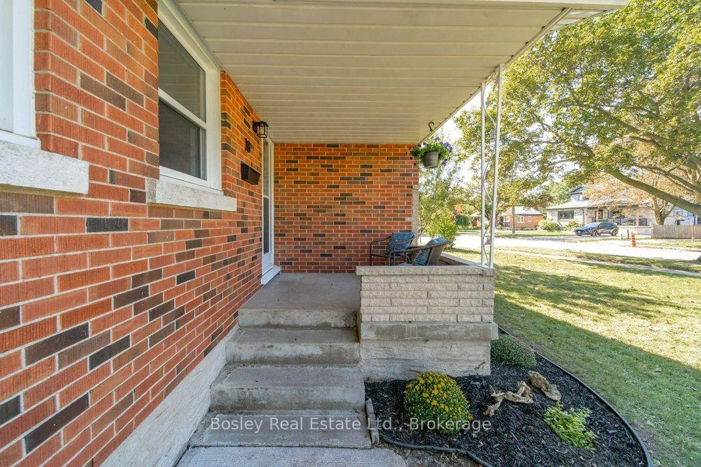 Photo 8 of 18 Maywood Road, Kitchener, Vanier - Kitchener — HOMEH