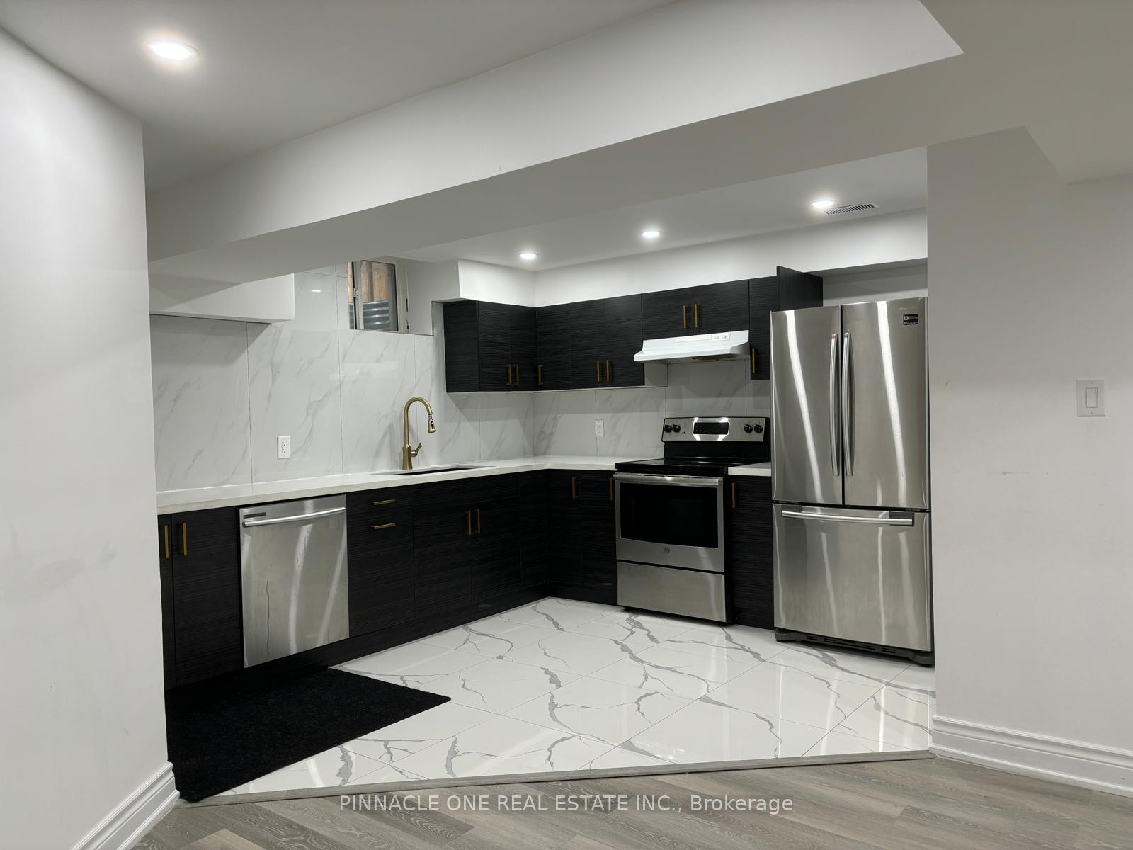 Photo 2 of 49 Lyle Drive, Clarington, Bowmanville — HOMEH