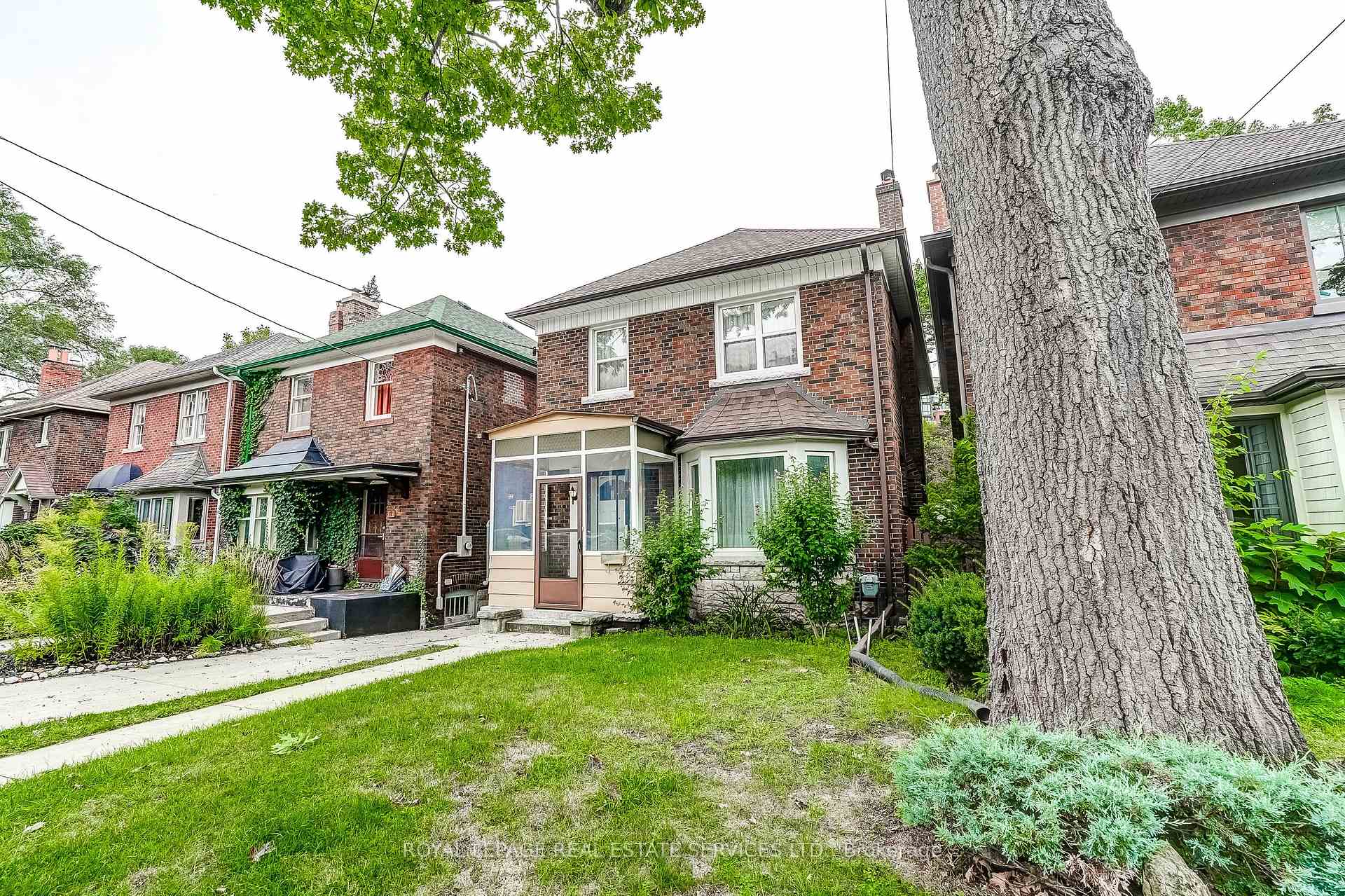 Photo 3 of 15 Oakview Avenue, Toronto, High Park North — HOMEH