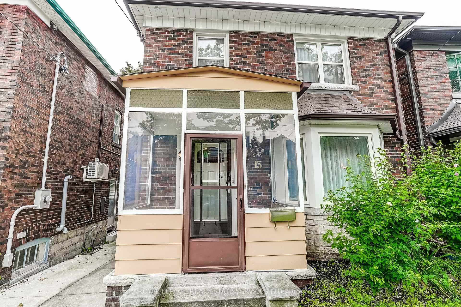 Photo 4 of 15 Oakview Avenue, Toronto, High Park North — HOMEH