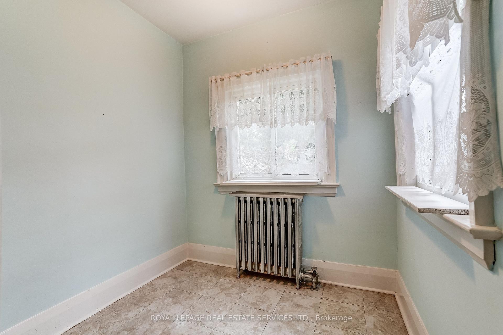 Photo 11 of 15 Oakview Avenue, Toronto, High Park North — HOMEH